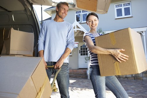 Secure and organised van loading with safety-focused moving practice